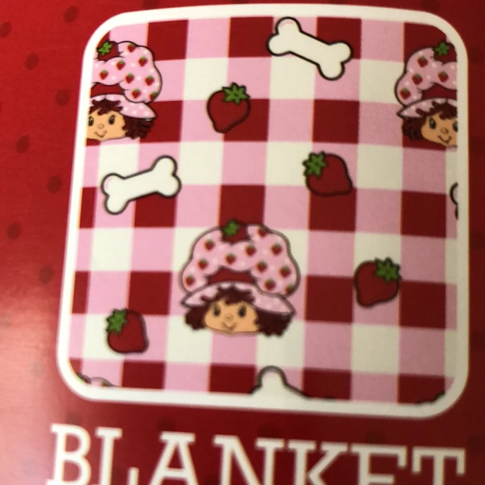 Strawberry Shortcake Cozy Pet Throw Blanket